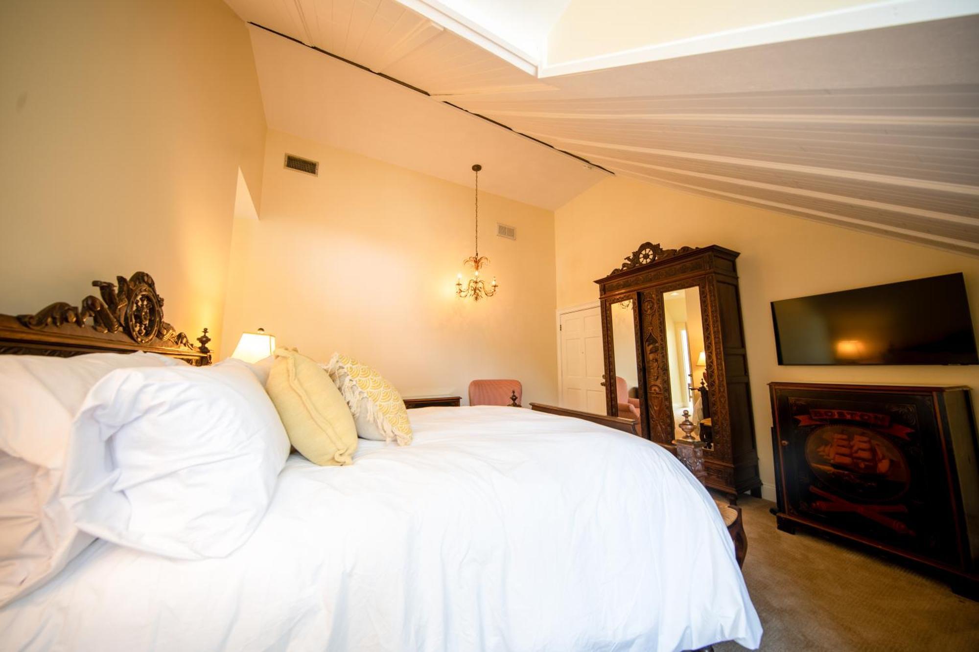 The Edenton Collection-The Granville Queen Inn Room photo