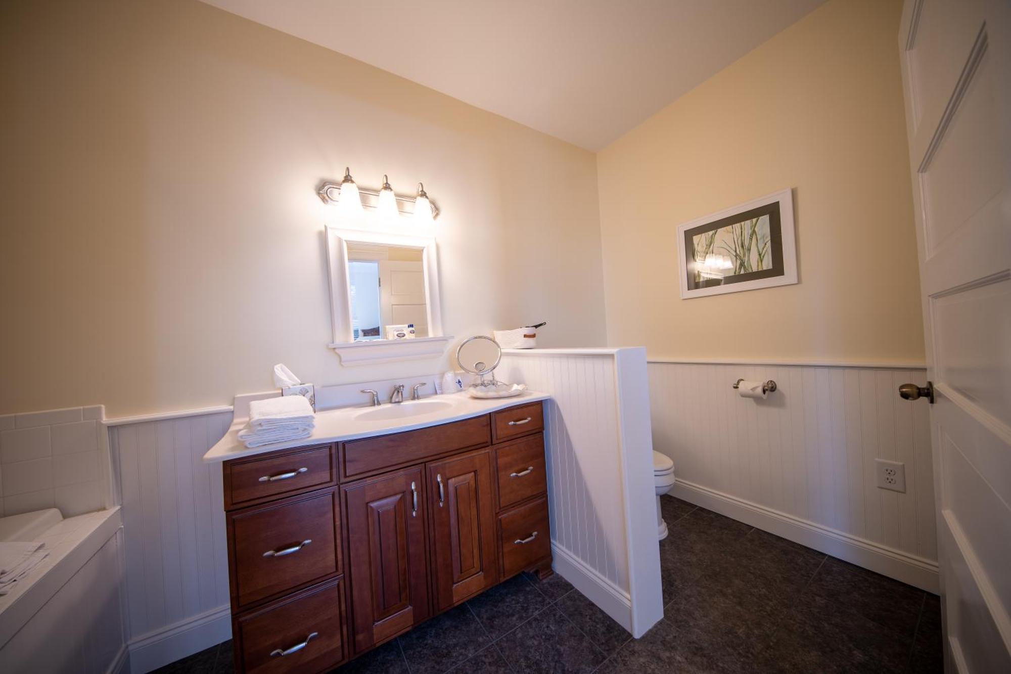The Edenton Collection-The Granville Queen Inn Room photo