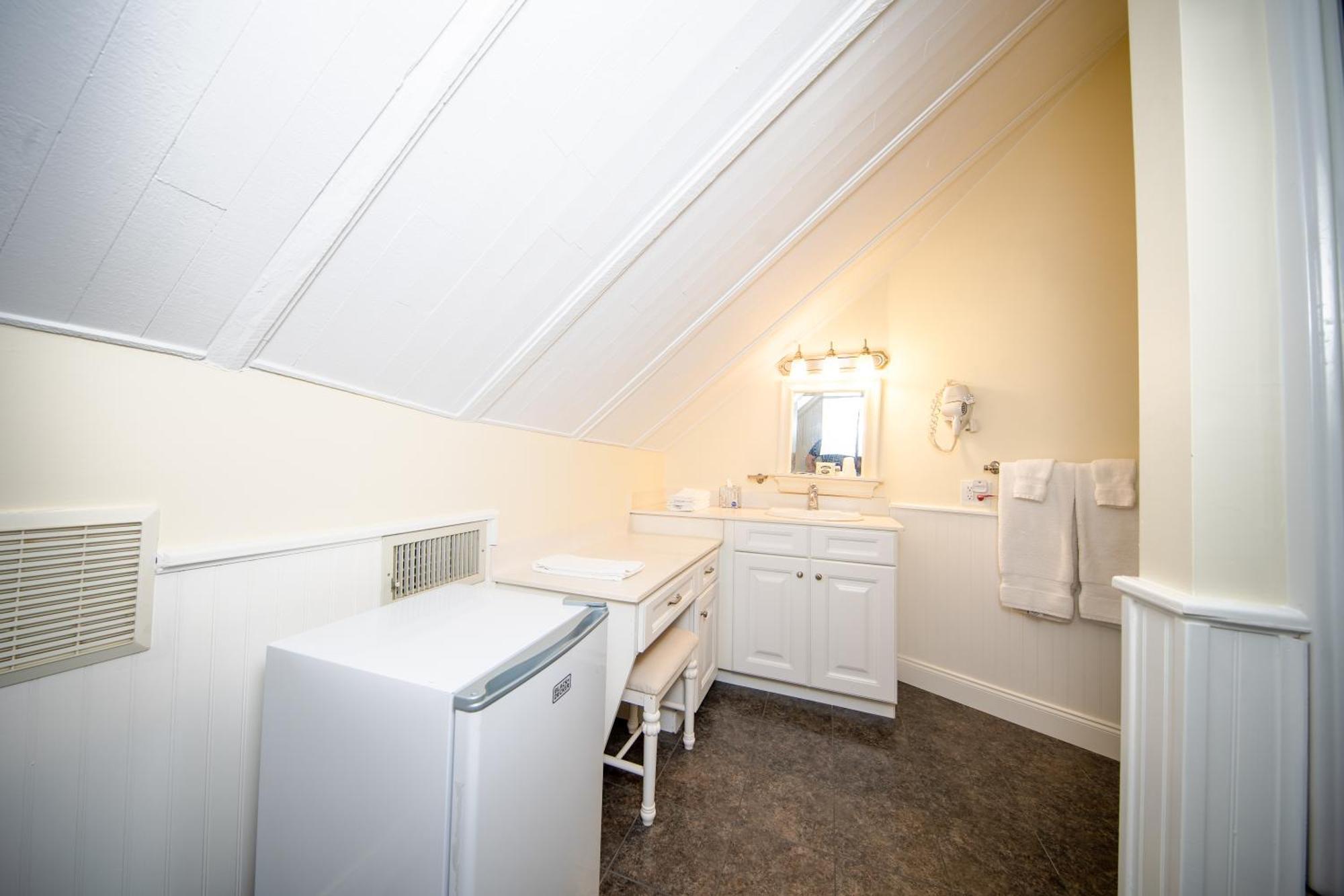 The Edenton Collection-The Granville Queen Inn Room photo