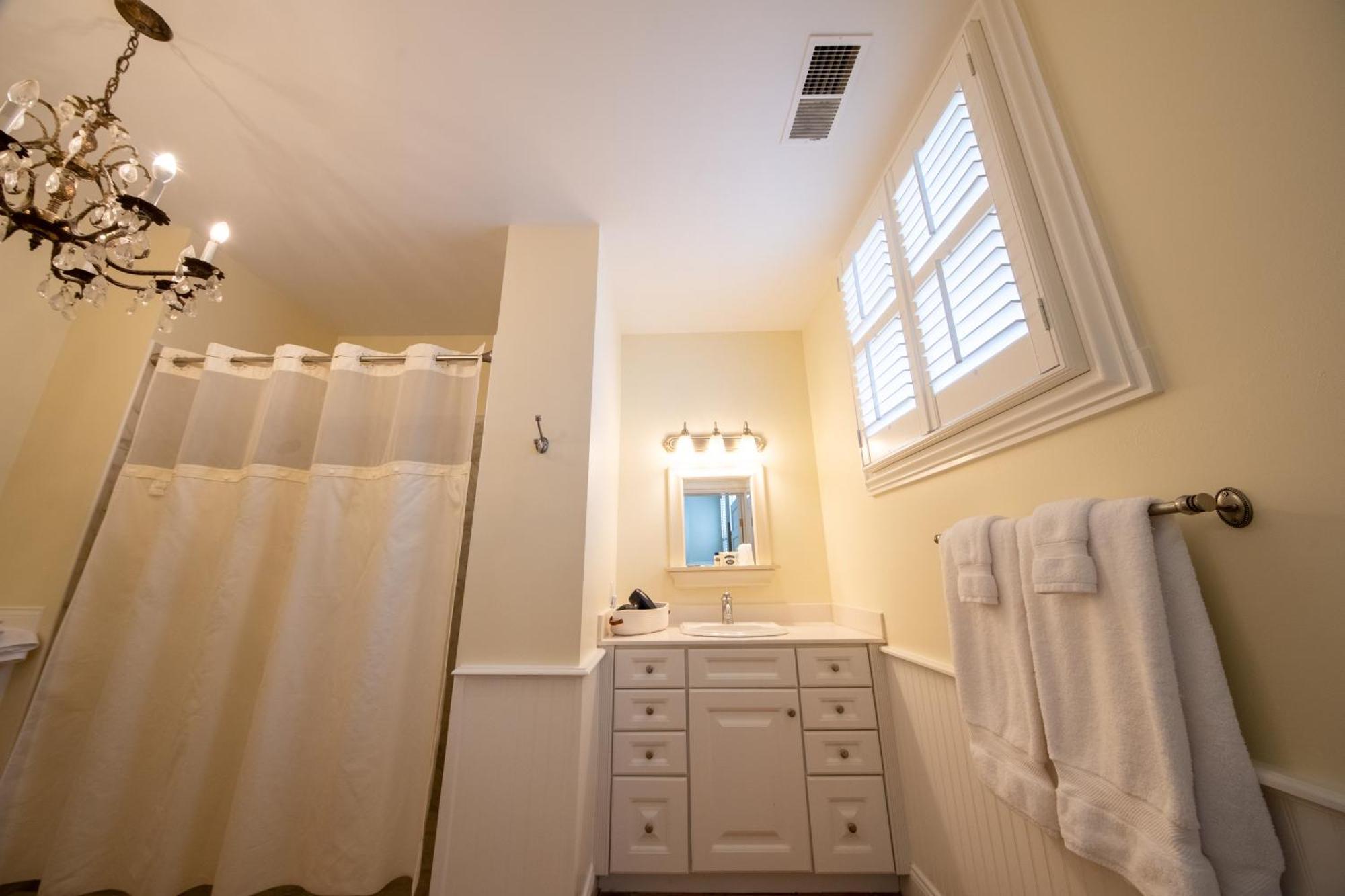 The Edenton Collection-The Granville Queen Inn Room photo