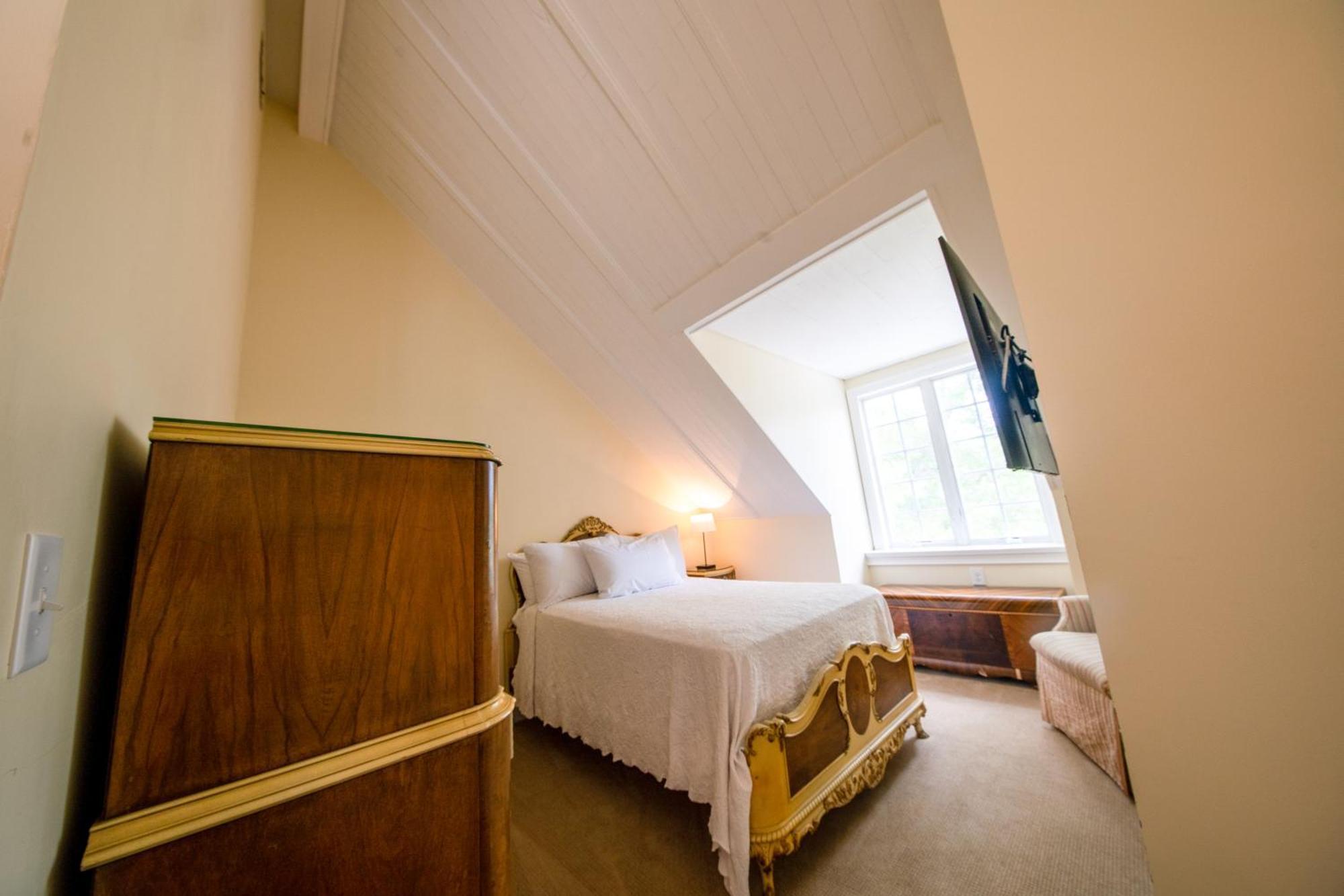 The Edenton Collection-The Granville Queen Inn Room photo
