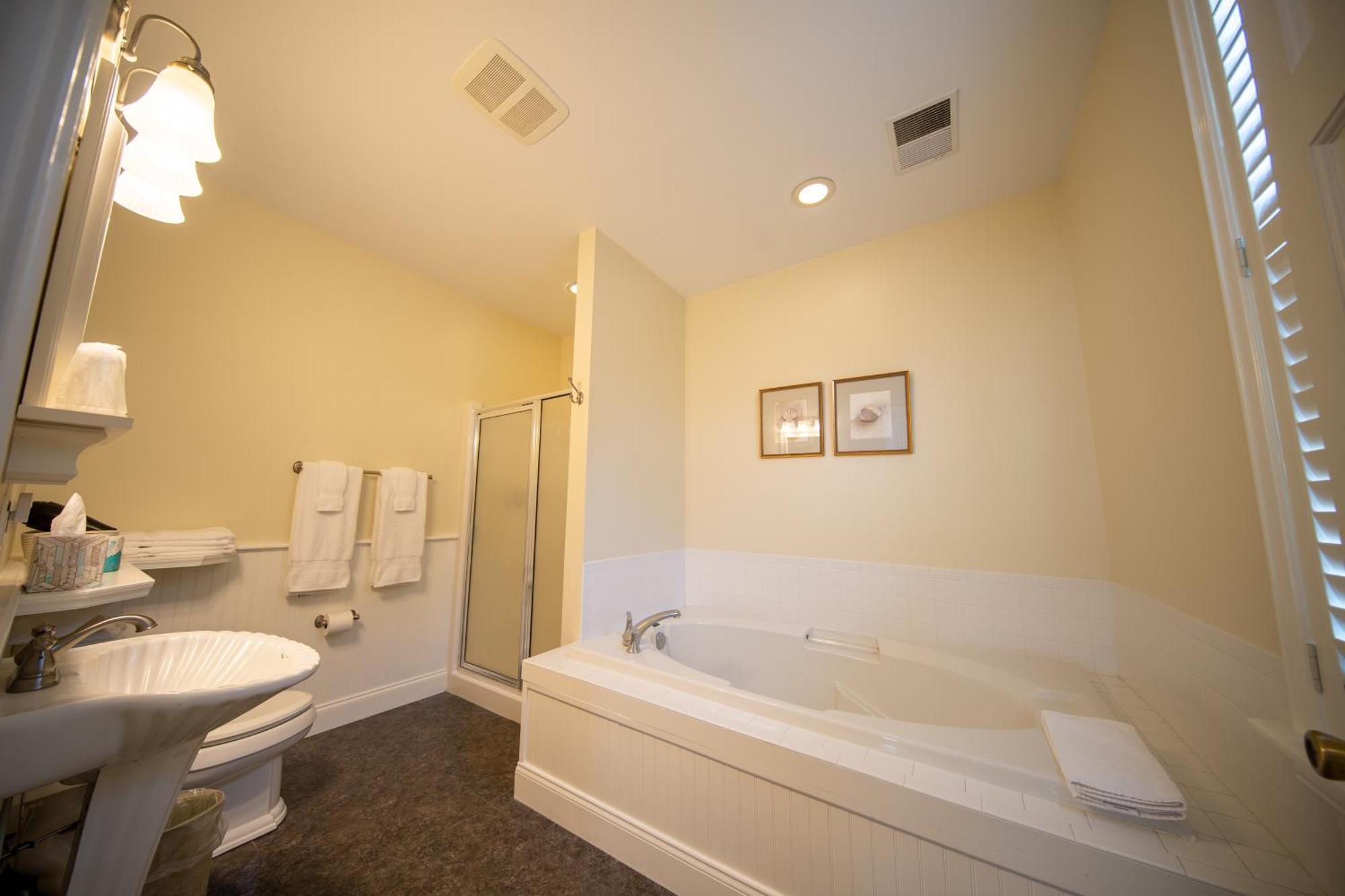 The Edenton Collection-The Granville Queen Inn Room photo